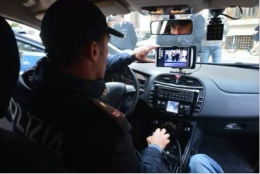 Foggia, alla guida di un'auto rubata e con la patente sospesa: denunciato 50enne