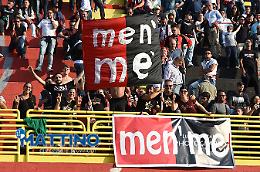 Foggia-Novara, dagli spalti un monito che vale il campionato: «Men, me'»