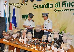 Di giorno professionisti, "di sera collezionisti" di reperti  archeologici: due arresti 