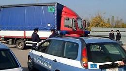 Trinitapoli, assalto ad un tir carico di sigarette: commando composto da 10 banditi