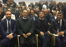 «Che facce da...». E la foto di Renzi con i big lucani del Pd diventa virale sui social