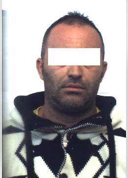 Viene rapinata ma chiama subito i carabinieri che arrestano il malvivente 
