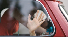 Carapelle, si appartano per un po' di intimità ma vengono rapinati dell'auto