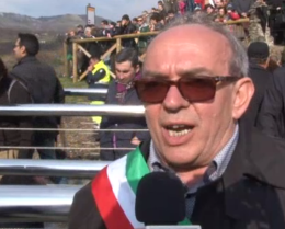 Sasso di Castalda, il Ponte alla luna frutta al sindaco Perrone il premio Thalia