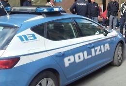 Marocchino sfregia il volto della moglie, le taglia i capelli e tenta di ucciderla: bloccato dalla Polizia