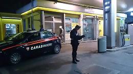 Rapina a mano armata al distributore Esso: 500 euro il bottino