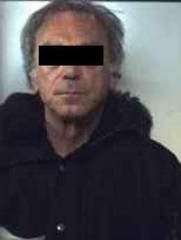 Sfonda una vetrina ma all’uscita si trova davanti i carabinieri: arrestato