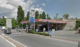 Violenta rapina al distributore Esso: bottino da quantificare 