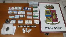Farmaci "illeciti" nel mobile dell'ingresso: due denunciati