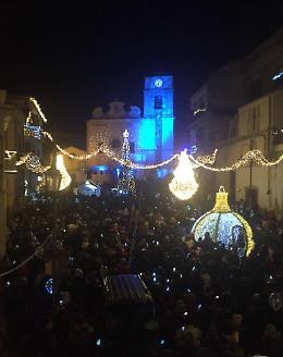 Candela e il botto della Befana: 7mila persone in piazza per un mese di feste che ne ha contate 50mila