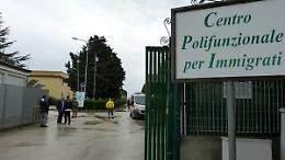 Aggredisce responsabile della mensa del Cara: arrestato cittadino extracomunitario