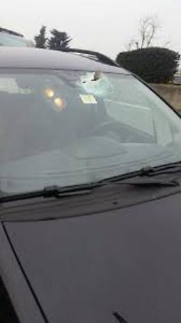Via San Severo, lancia sassi con auto: arrestato senegalese 