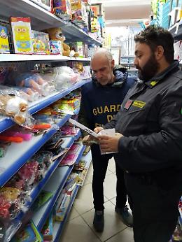 Carnevale, fiamme gialle sequestrano 77 mila prodotti non sicuri a Policoro