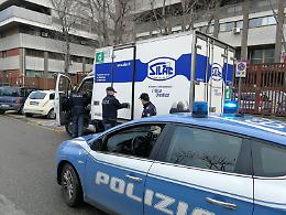 Ruba furgone carico di latticini ma viene immediatamente bloccato ed arrestato 