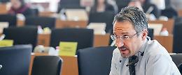 L'affondo di Piernicola Pedicini: «Il centrodestra che chiede i voti ai lucani è intriso di personaggi ambigui»
