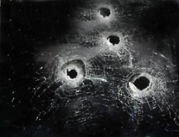 Cerignola, colpi di pistola contro saracinesca generi alimentari 