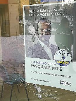 Danneggiato il comitato della Lega a Potenza, Pepe: «Un atto infame ma non ci arresta»
