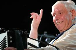Oggi, 9 marzo 2018, muore a Fermo il grande musicista garganico Peppino Principe: il re della fisarmonica