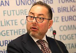 Al referendum Gianni Pittella (Pd) vota No: «Tagliare i parlamentari è uno schiaffo alla democrazia» 