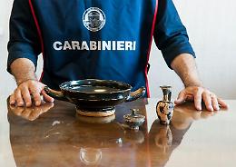 Aveva in casa decine di reperti archeologici: denunciato dai carabinieri