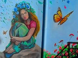 Sant'Angelo Le Fratte, due grandi murales ornano la Valle più dipinta d'Italia