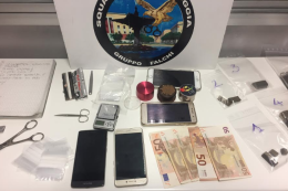 Padre e figlio sorpresi a spacciare: arrestati