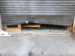 Viale Di Vittorio:  le foto della bomba piazzata davanti al ristorante cinese