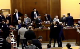Foggia, in Consiglio Comunale tiene la "nuova maggioranza" di Landella che ritira le dimissioni