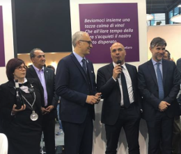 Luca Braia in gran spolvero al Vinitaly inaugura #BereBasilicata con il viceministro Olivero