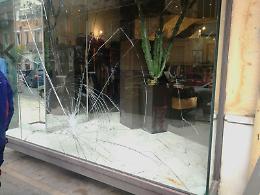 Foggia, tentativo di spaccata ad un negozio di abbigliamento 