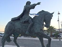 Re Manfredi apre le danze di corte per i 762 anni della città che fondò nel golfo del Gargano