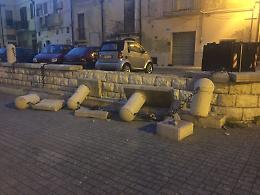 Foggia, gruppo di 'teppistelli' distrugge Piazza Municipio 