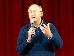 Don Marcello a Lavello per il suo Dio ha le mani sporche