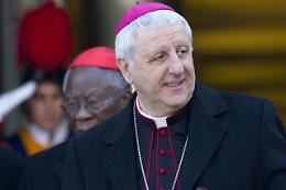 Migranti, Cardinale Versaldi: «Nella mediazione politica la Chiesa non vuole entrare»