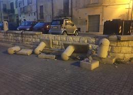 Piazza Municipio vandalizzata: individuati i 5 ragazzini responsabili