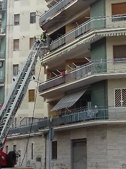 Foggia, fiamme in un appartamento in via Radesca: nessun ferito
