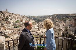 Bonisoli e Lezzi a Matera: «Qui il Mezzogiorno si gioca la faccia»
