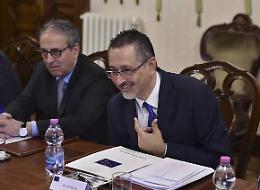 La Sanità di Pittella. Le accuse: «Abuso d’ufficio, falso ideologico per soppressione, truffa aggravata, turbata libertà degli incanti e corruzione». L'inchiesta arriva fino a Bari