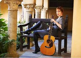 Alla vigilia del suo arrivo a Foggia, Suzanne Vega si racconta a Vanity Fair