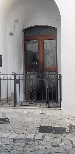 Monte Sant'Angelo, in fiamme l'abitazione del 61enne che uccise un 23enne