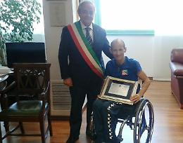 Matera, l'atleta Trevisani premiato dal sindaco De Ruggieri 