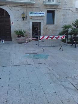 Fallisce assalto al bancomat di Zapponeta, in fuga i 4 banditi incappucciati