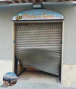 Foggia, tentata spaccata in via Mangano: banditi messi in fuga dalla polizia 