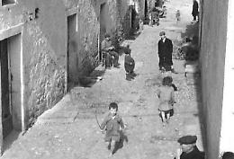 Da nipotina a nonna, il sentiero di latte che conduce alla città di Orazio