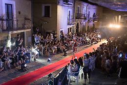 "Quando il riciclo si fa moda", a Trivigno la sfilata di eco fashion