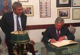 Tajani in visita a Francavilla in Sinni accolto anche dall'ex forzista passato col Pd Viceconte. La  Lega lancia la provocazione: «Non ci credevate? A volte ritornano»