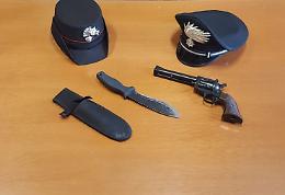 Aveva scambiato Viggiano per il Far West, andandosene in giro con pistola e coltello: arrestato dai Carabinieri
