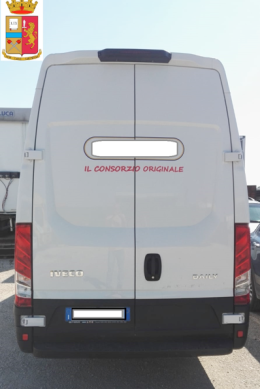Ss16 furto di un furgone Fiat Iveco: due arresti 