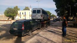 Caporali in fuga nelle campagne: speronano un'auto della Polizia ma i Vigili di Manfredonia riescono a sequestrare macchina e furgone
