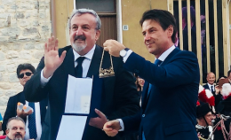 Lo sgarbo dei sindaci a Conte per i fondi periferia, Emiliano: «Sbagliato non essere vicini al Presidente in questo emozionante giorno di festa nella sua e nostra terra»